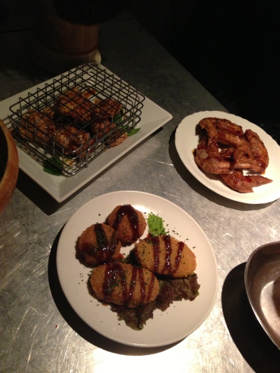 Caged chicken, "Corosuke" and spicy chicken wings